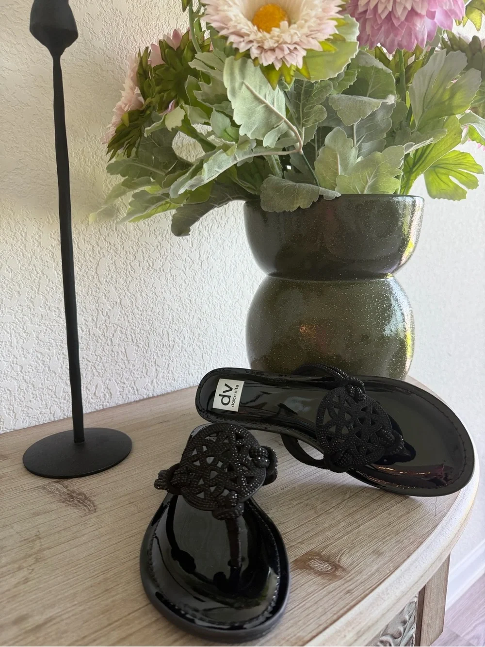 DV by Dolce Vita Black Patent Decorative Thong Sandals size 10
